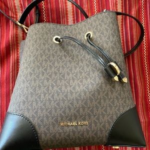 Michael Kors Bucket Bag